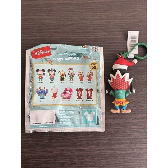 Disney Goofy Elf Holiday Keychain - Picture 2 of 2